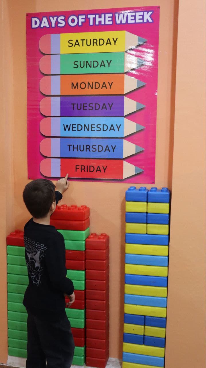 پیش دبستان هوشمند مداد رنگی ها