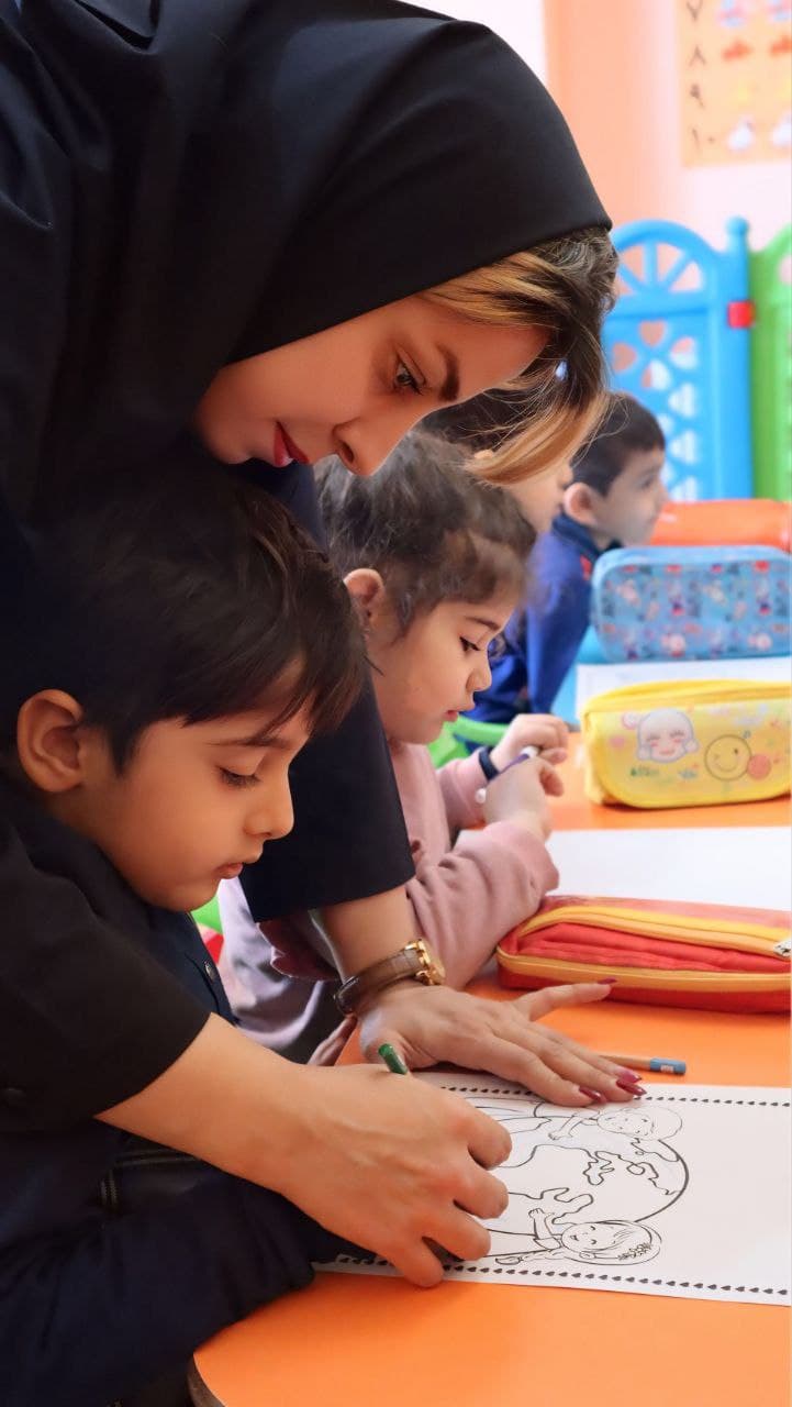 پیش دبستان هوشمند مداد رنگی ها